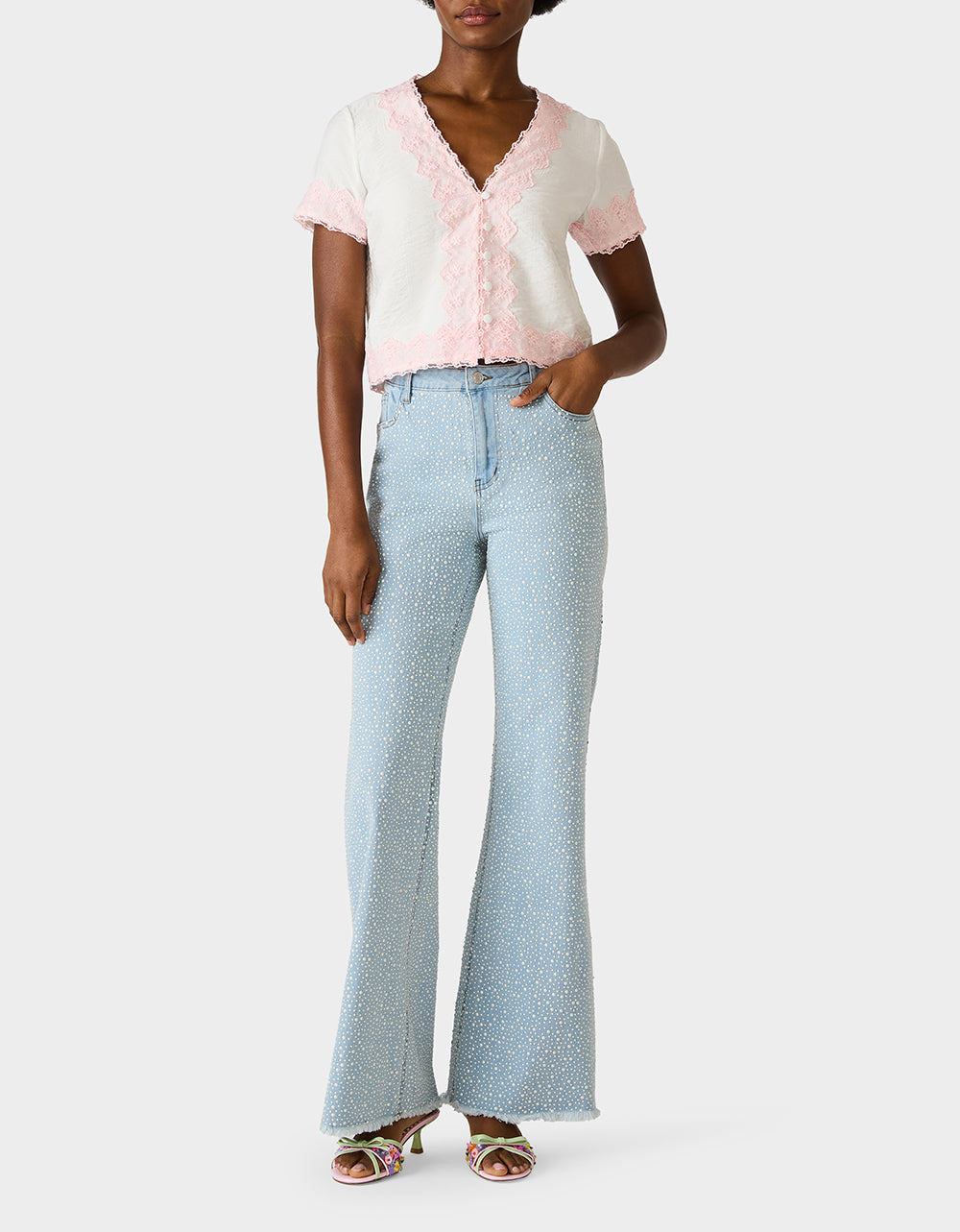 EMBROIDERED ESSENCE TOP WHITE